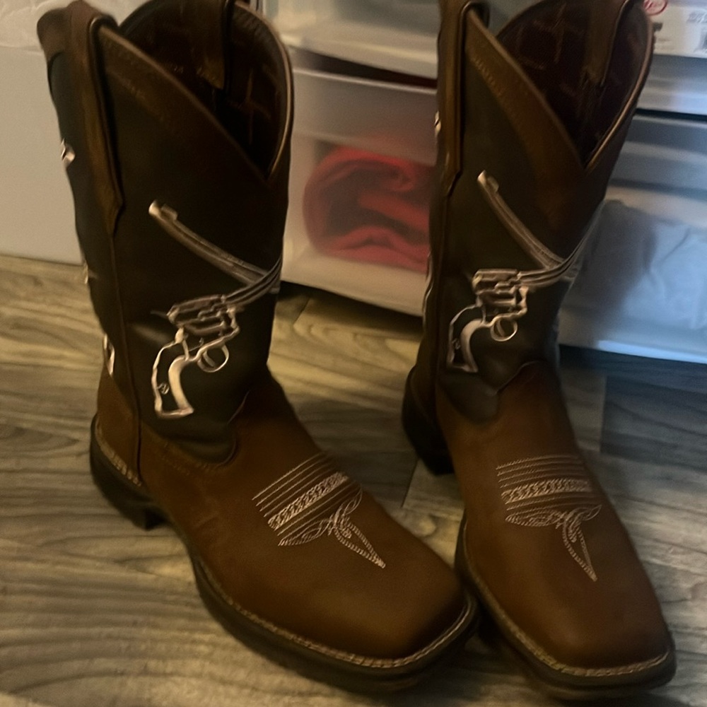 Size 8.5 (M) DURANGO cowboy boots!